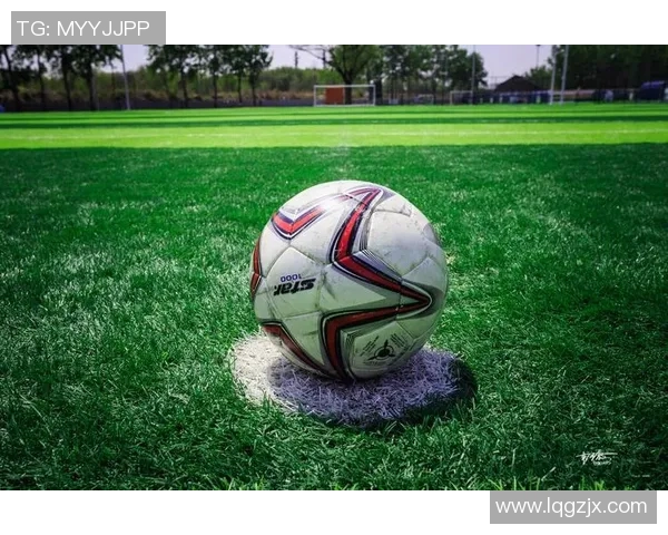 足球明星与孩子的温馨时光:亲子足球梦的启航与成长 足球明星与孩子的温馨时光:亲子足球梦的启航与成长